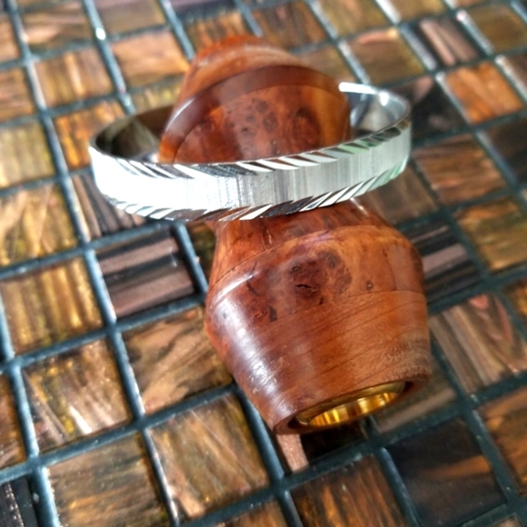 VINTAGE MONET Silver-tone Etched Bangle Bracelet. Signed. - Picture 2 of 4